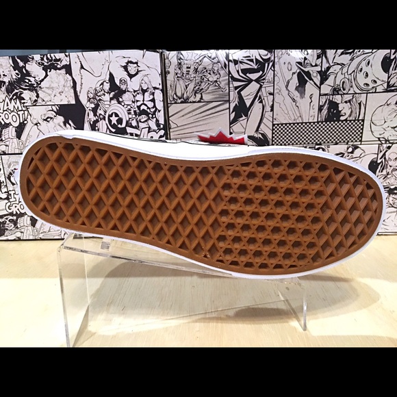 HP 🎈🎉Vans Marvel Authentic Superhero Women’s New - Picture 6 of 7